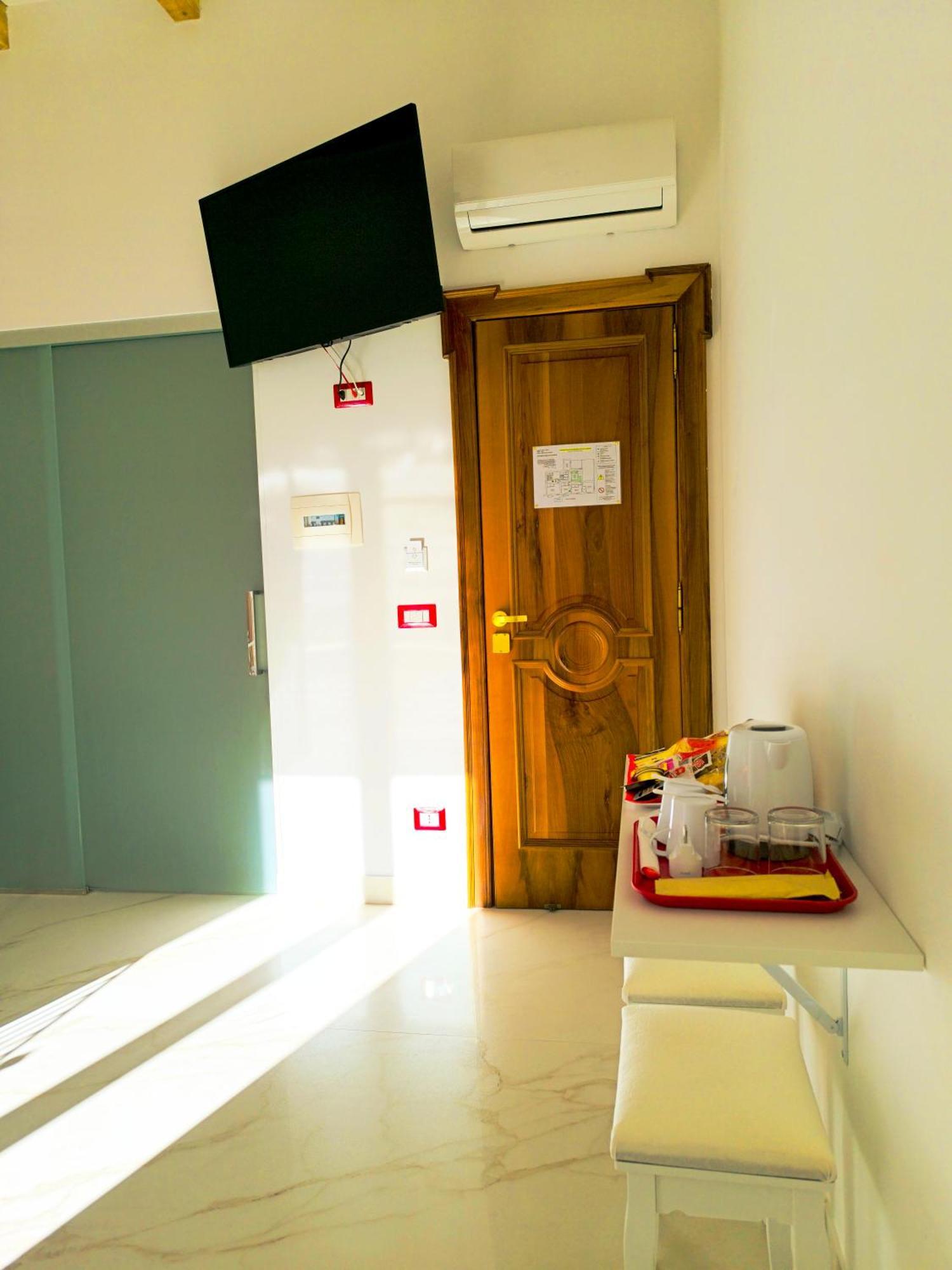 I Migliori Artisti Hotel Napoli Bagian luar foto